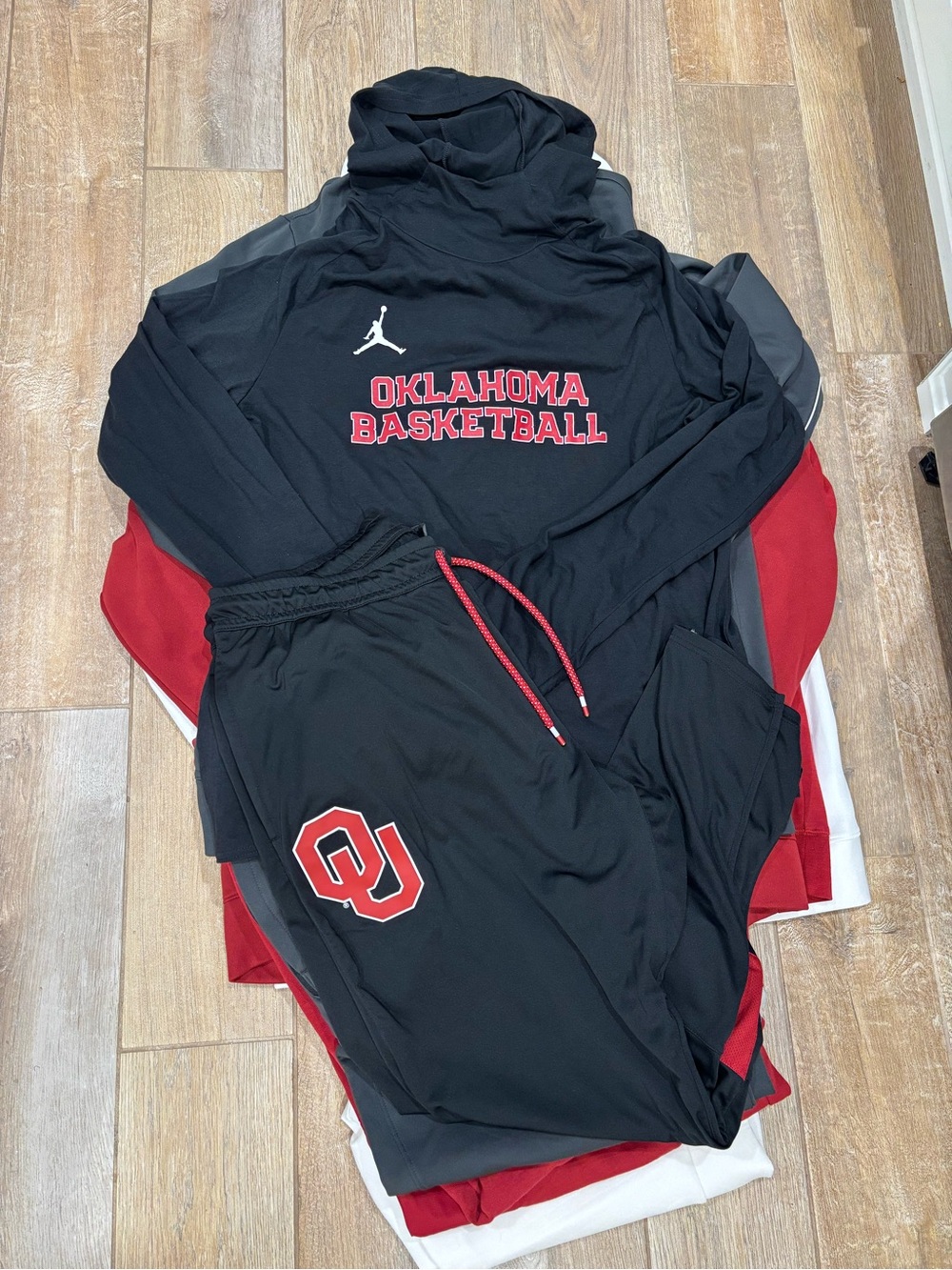 Air Jordan Oklahoma Sooners Basketball Team Exclusive Jumpsuit Size Large (L)
